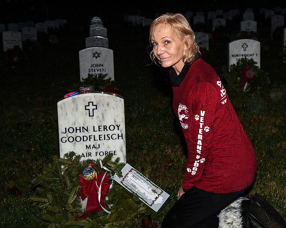 HealingPawsWreathLaying12-15-18-4144